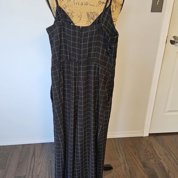 Black and White Cropped Jumpsuit with Adjustable Straps Size 5 - Picture 5 of 9